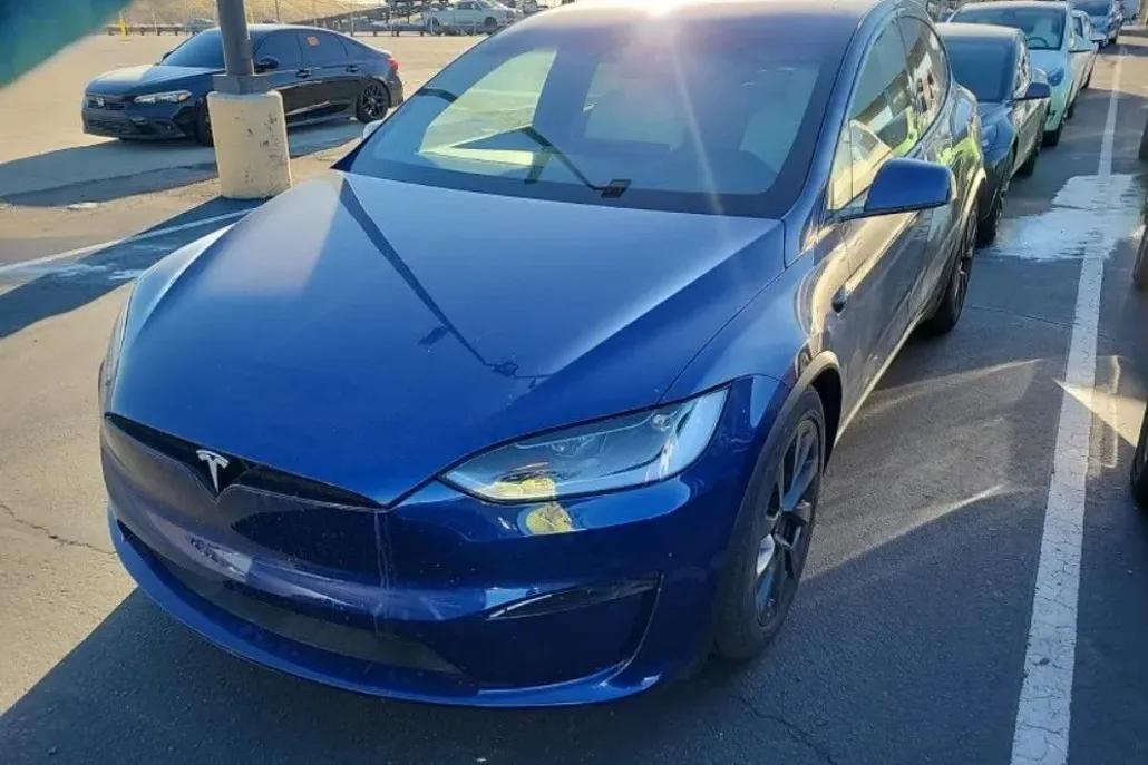 2024 Tesla Model X photo 1