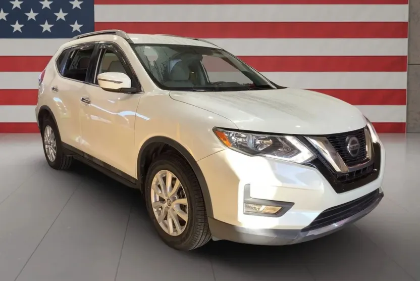 2018 Nissan Rogue SV photo 1