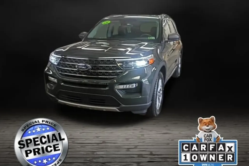 2023 Ford Explorer XLT photo 1