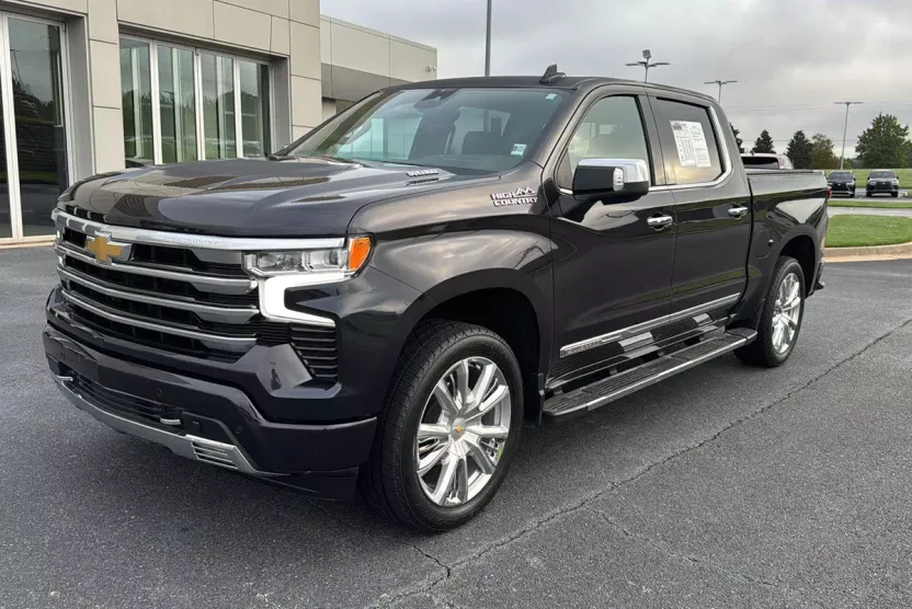2023 Chevrolet Silverado 1500 High Country photo 1