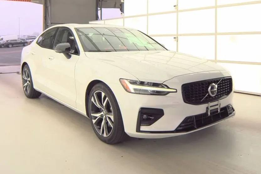 2024 Volvo S60 B5 Plus photo 1