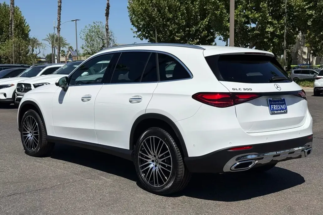 2026 Mercedes Benz GLC 300 photo 1