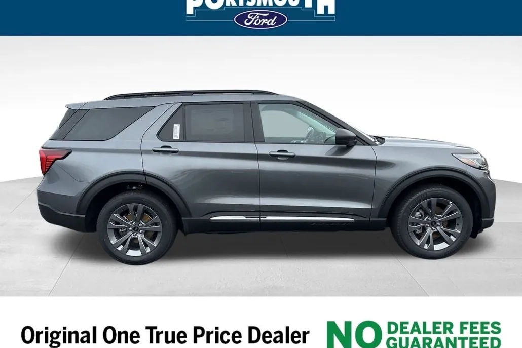 2025 Ford Explorer photo 1