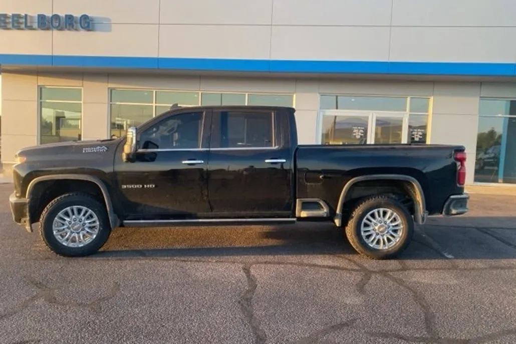 2023 Chevrolet Silverado 3500HD High Country photo 1