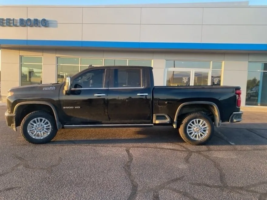 2023 Chevrolet Silverado 3500HD High Country photo 1