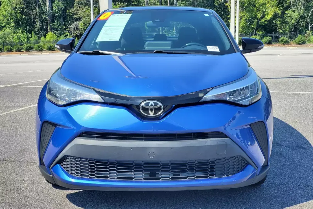 2020 Toyota C-HR XLE photo 1