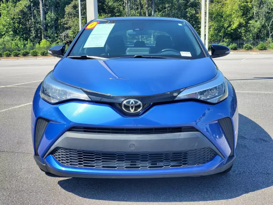 2020 Toyota C-HR XLE photo 1