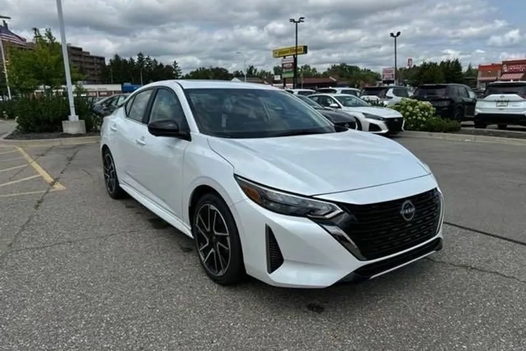 2024 Nissan Sentra SR photo 1