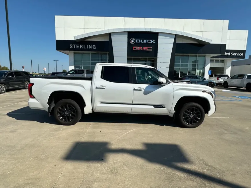 2024 Toyota Tundra Platinum photo 1