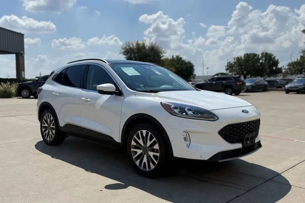 2020 Ford Escape Titanium Hybrid photo 1