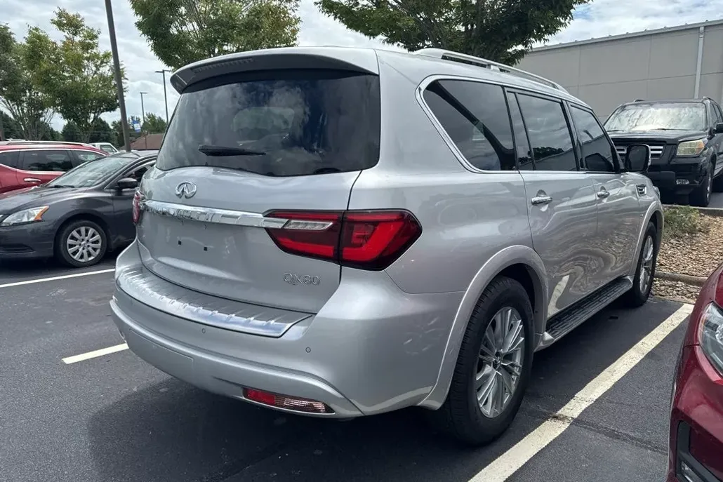 2019 Infiniti QX80 Luxe photo 1
