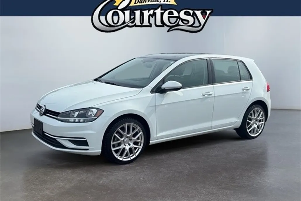 2021 Volkswagen Golf TSI photo 1