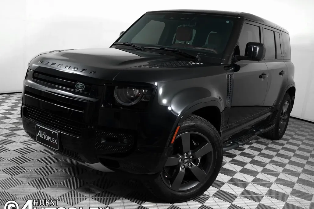 2023 Land Rover Defender 110 photo 1