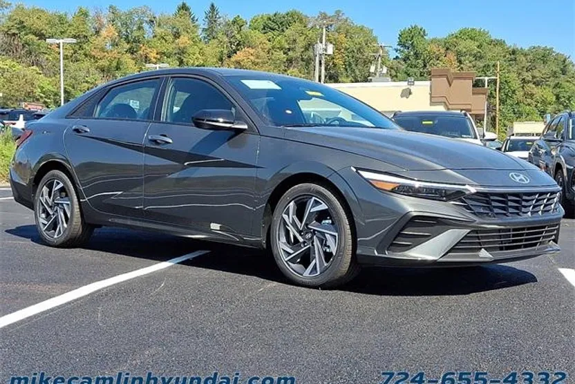 2025 Hyundai Elantra SEL Sport photo 1