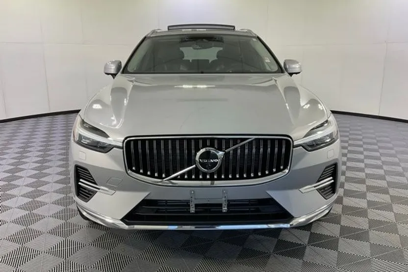 2023 Volvo XC60 Recharge Hybrid Ultimate photo 1