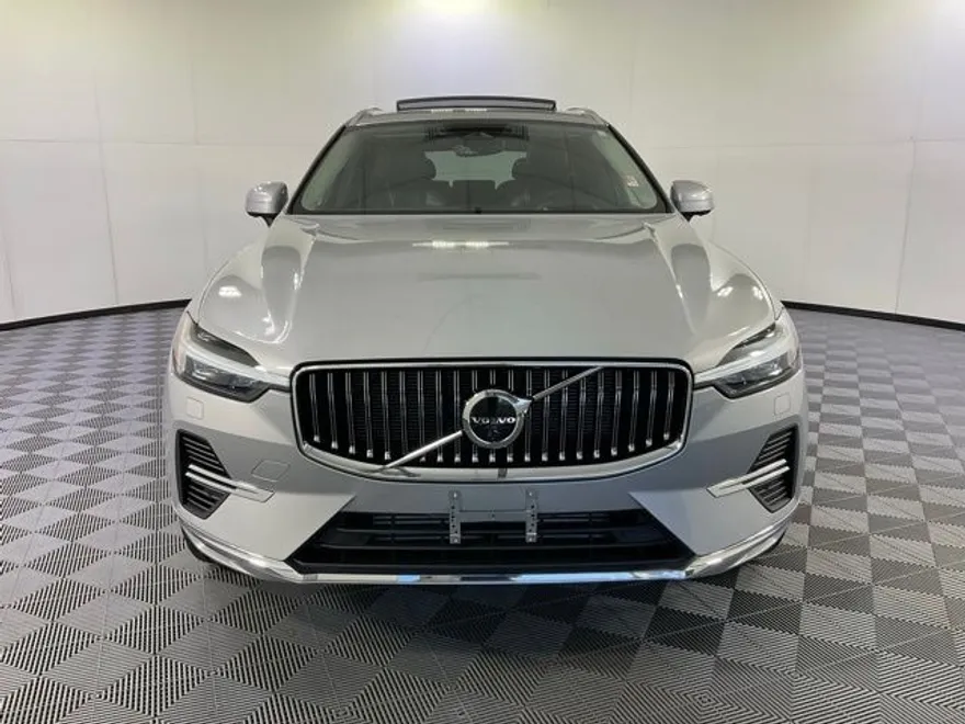 2023 Volvo XC60 Recharge Hybrid Ultimate photo 1