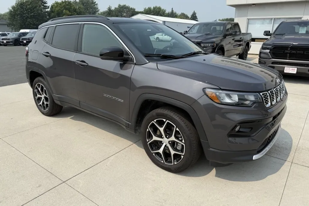 2024 Jeep Compass Limited photo 1