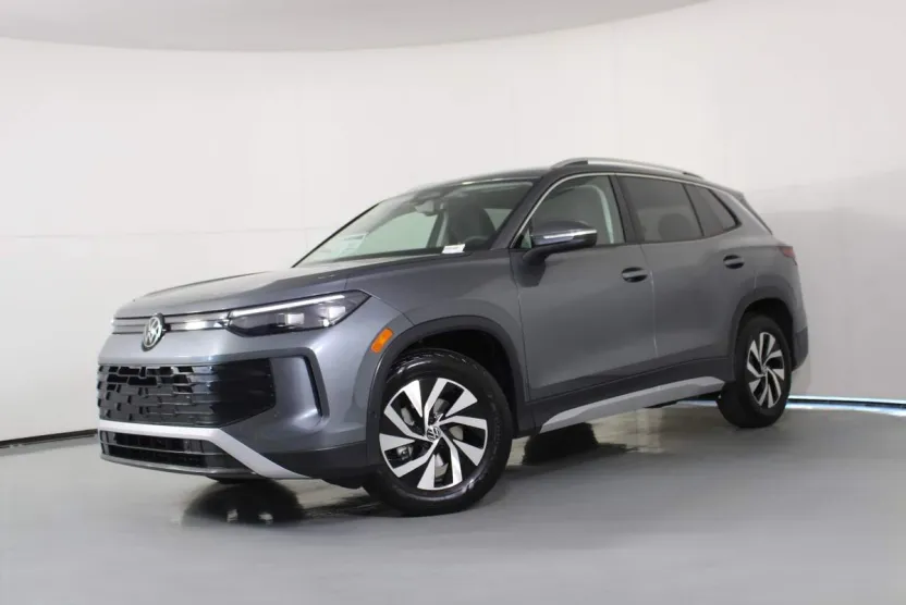2025 Volkswagen Tiguan S photo 1