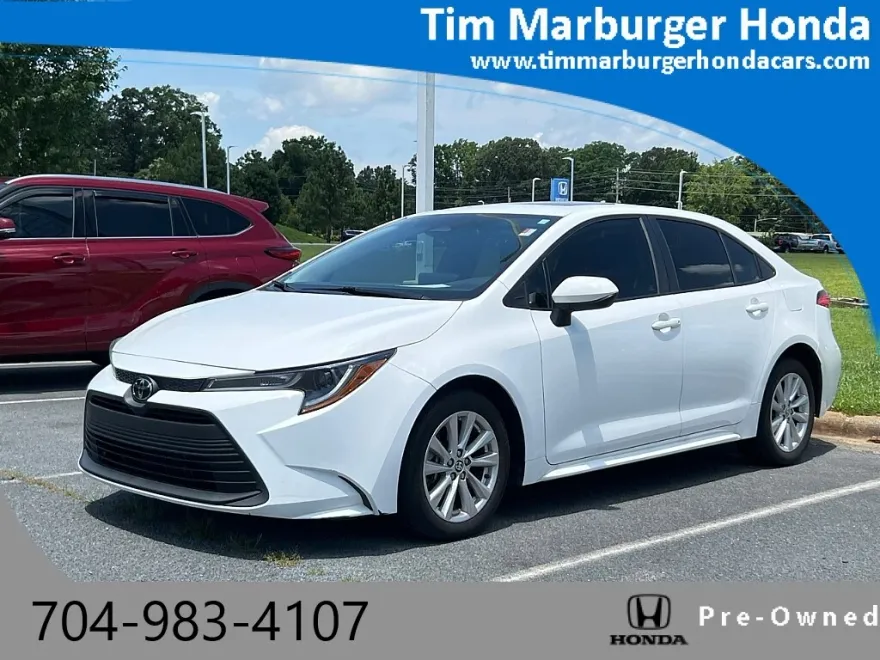 2023 Toyota Corolla LE photo 1