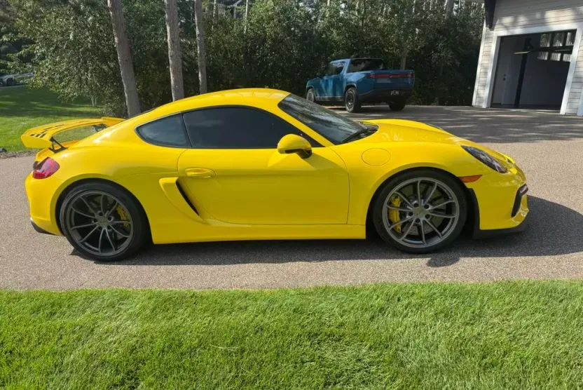 2016 Porsche Cayman GT4 photo 1