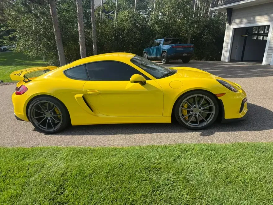 2016 Porsche Cayman GT4 photo 1