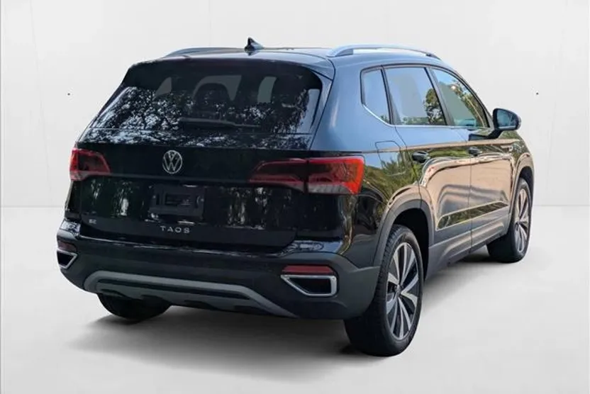 2024 Volkswagen Taos SE photo 1