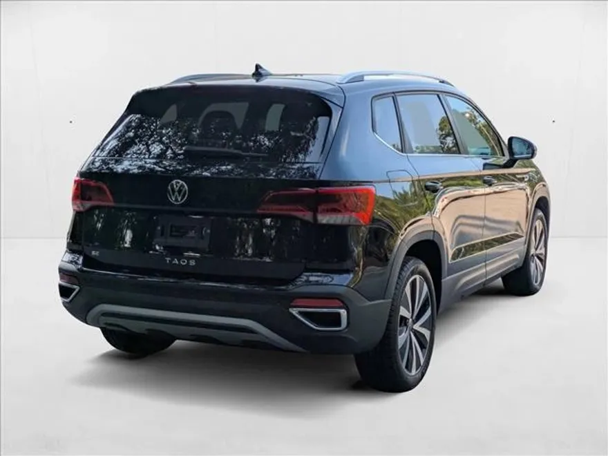 2024 Volkswagen Taos SE photo 1