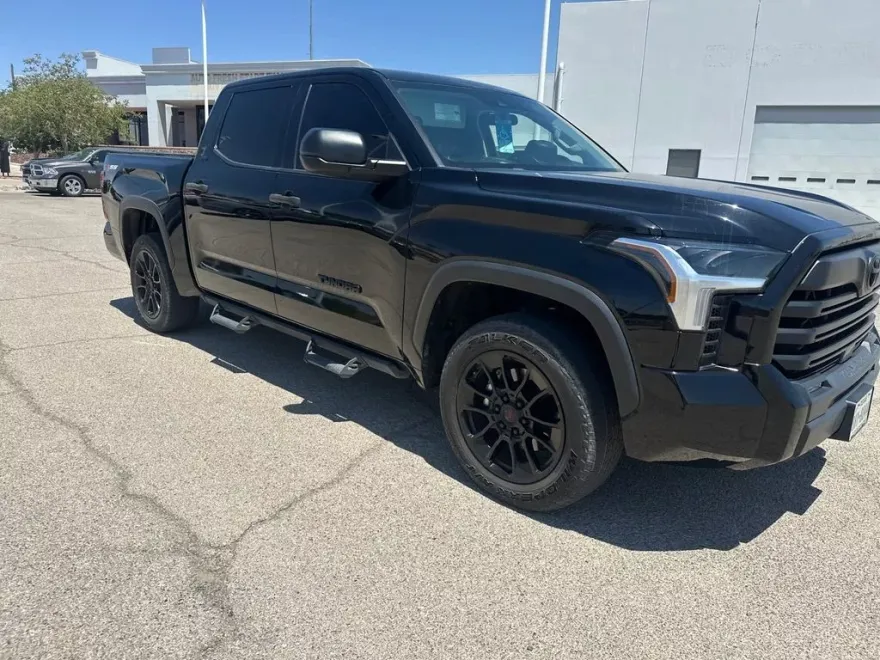 2023 Toyota Tundra SR5 CrewMax photo 1