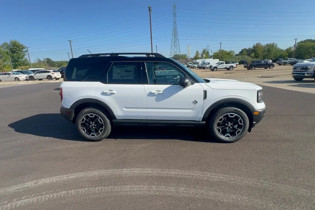 2025 Ford Bronco Sport Outer Banks photo 1