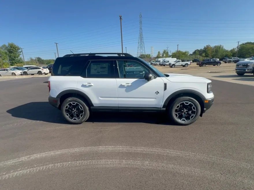 2025 Ford Bronco Sport Outer Banks photo 1