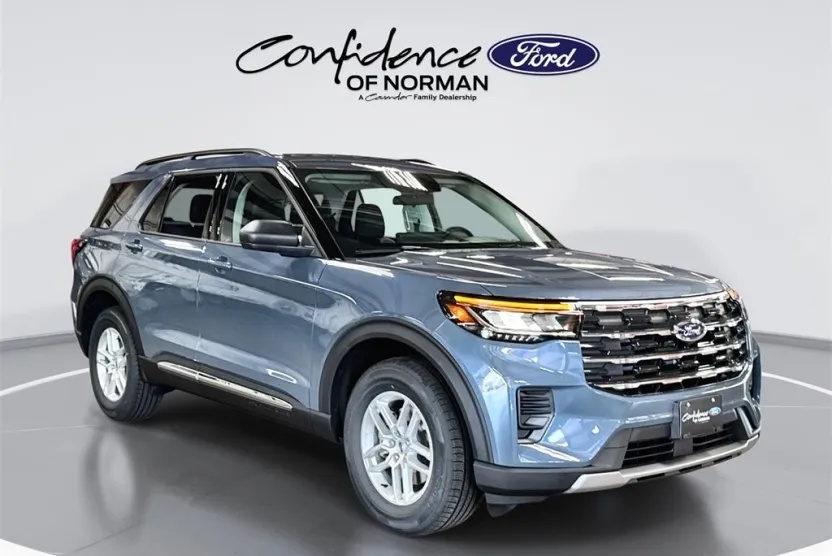 2025 Ford Explorer photo 1