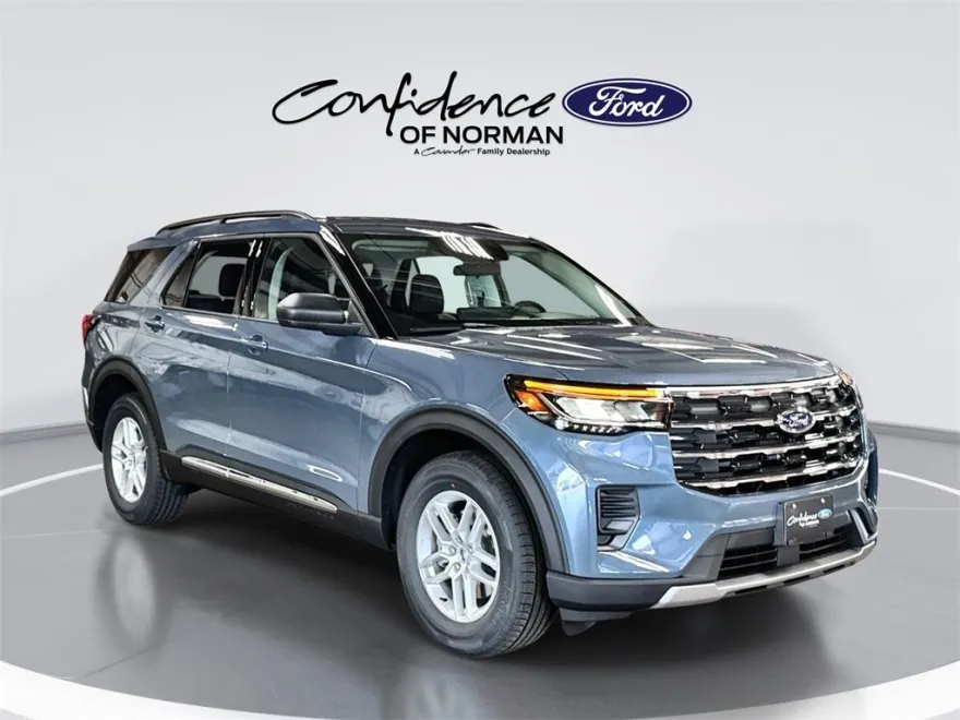2025 Ford Explorer photo 1