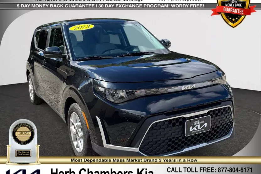 2023 Kia Soul LX photo 1