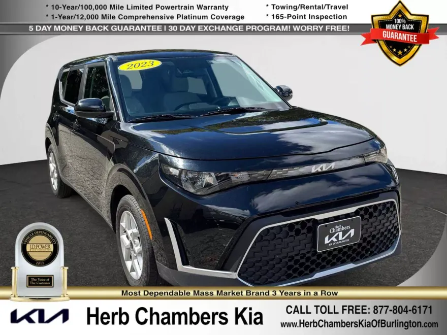2023 Kia Soul LX photo 1