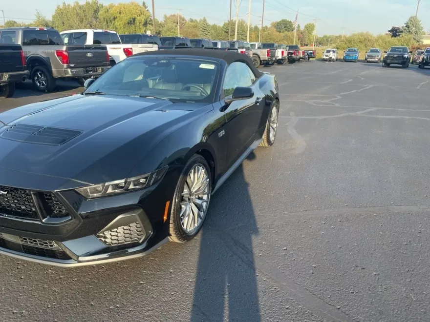 2025 Ford Mustang GT Premium Convertible photo 1
