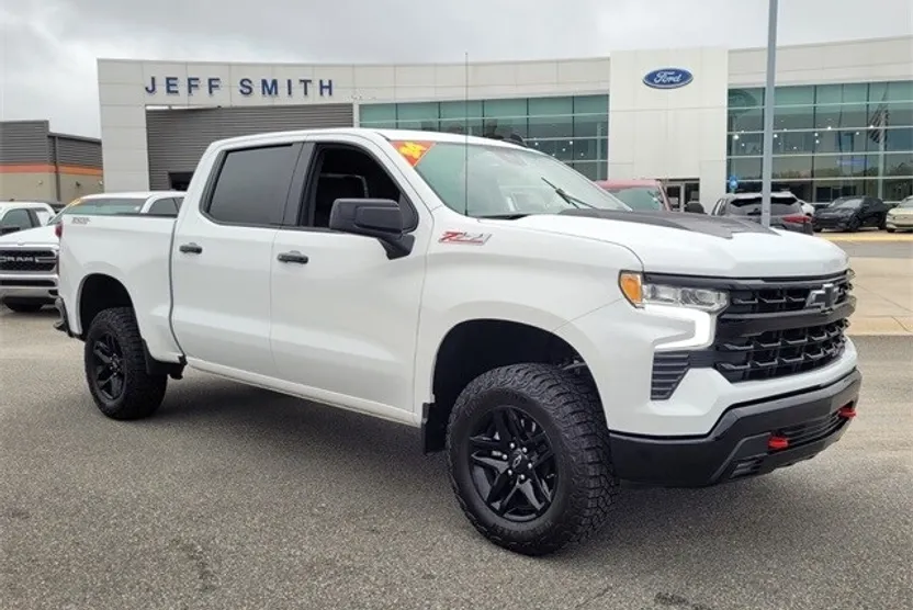 2024 Chevrolet Silverado 1500 LT Trail Boss photo 1