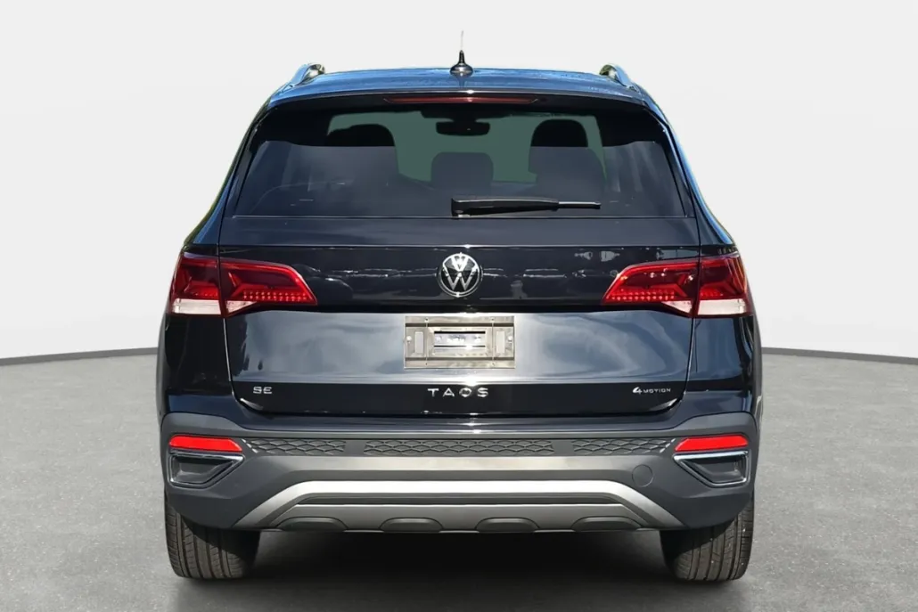 2024 Volkswagen Taos SE photo 1
