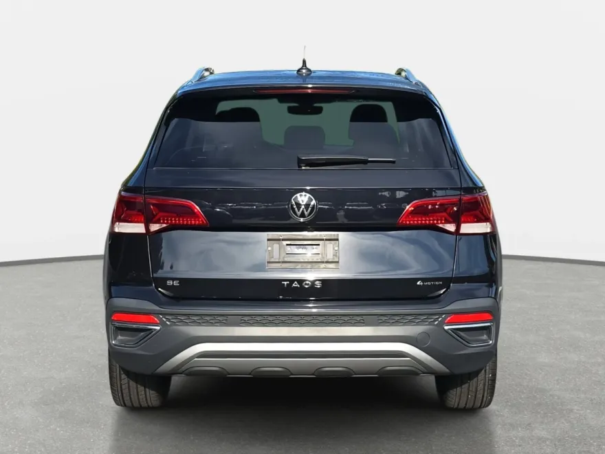2024 Volkswagen Taos SE photo 1