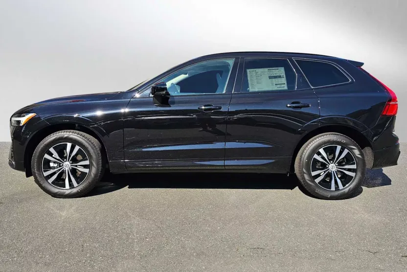 2025 Volvo XC60 B5 Core photo 1