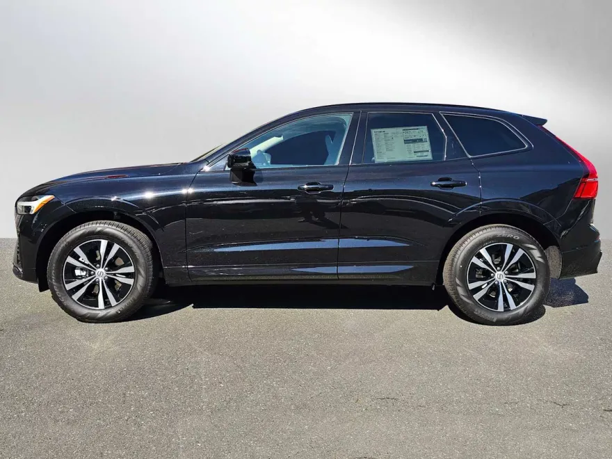 2025 Volvo XC60 B5 Core photo 1