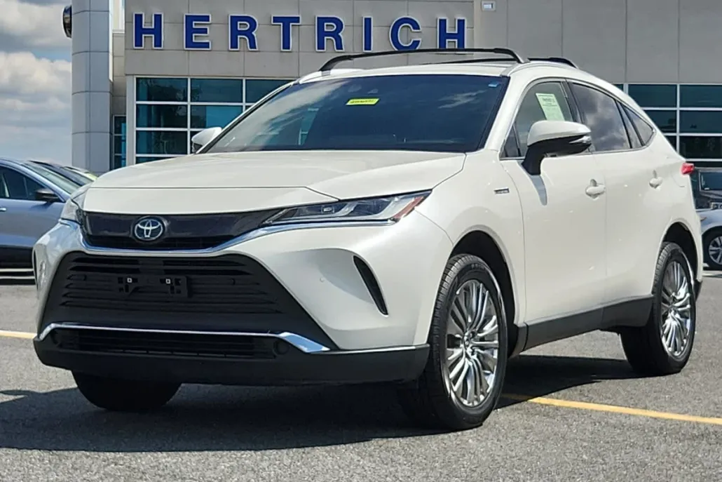 2021 Toyota Venza LE photo 1
