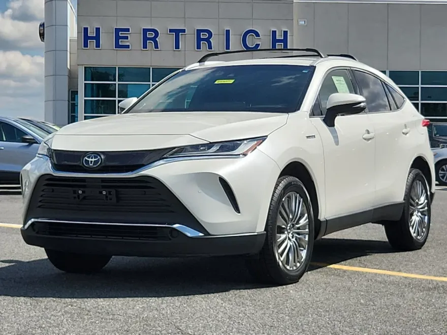 2021 Toyota Venza LE photo 1