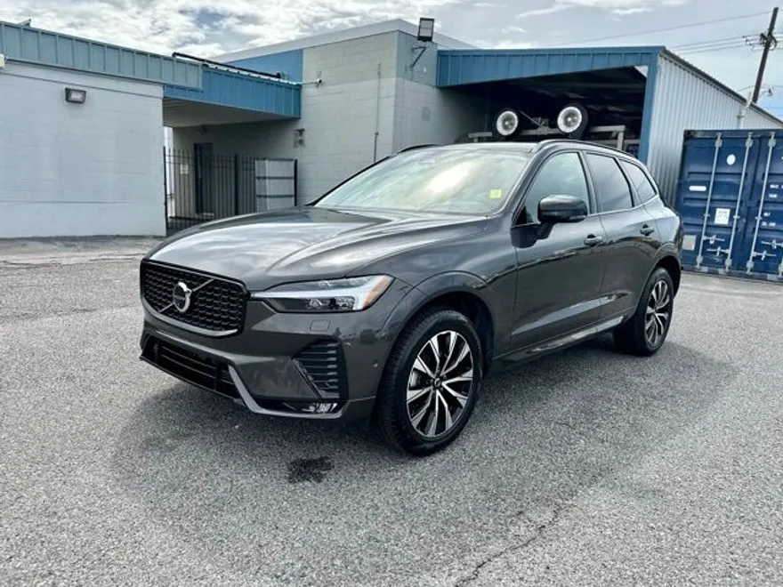 2025 Volvo XC60 B5 Plus photo 1