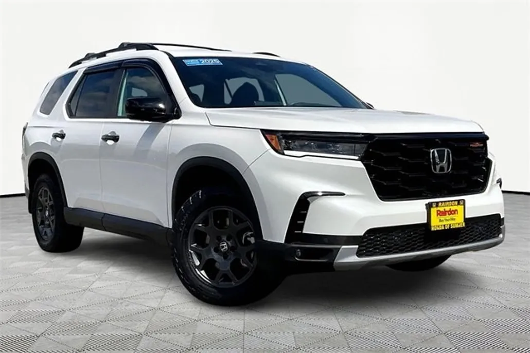 2025 Honda Pilot TrailSport photo 1