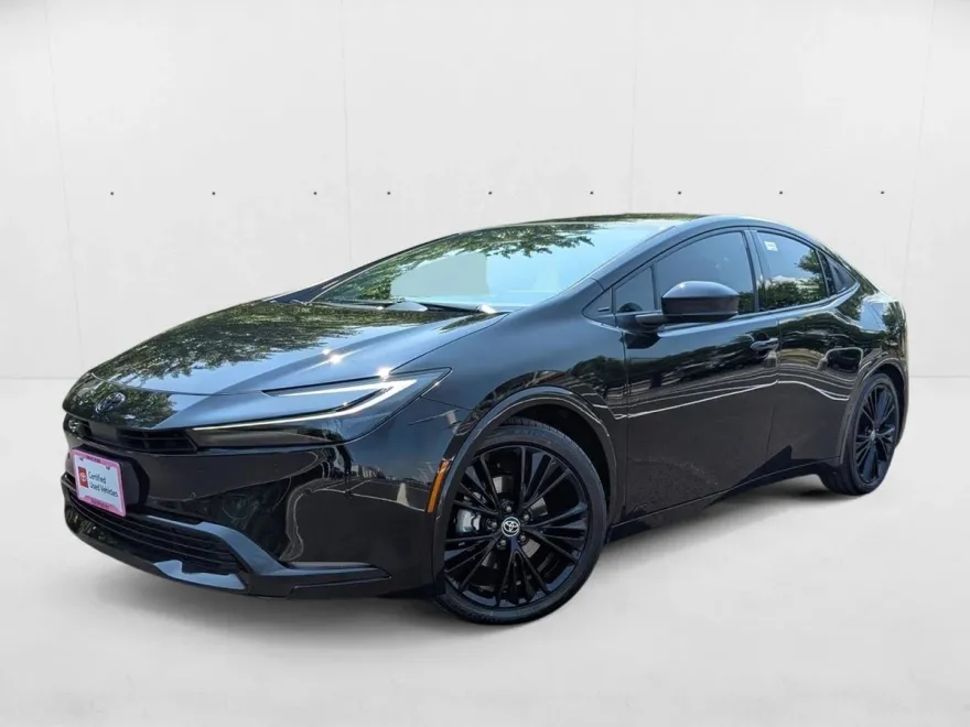 2025 Toyota Prius photo 1