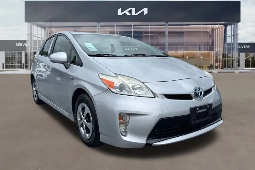 2015 Toyota Prius Four photo 1