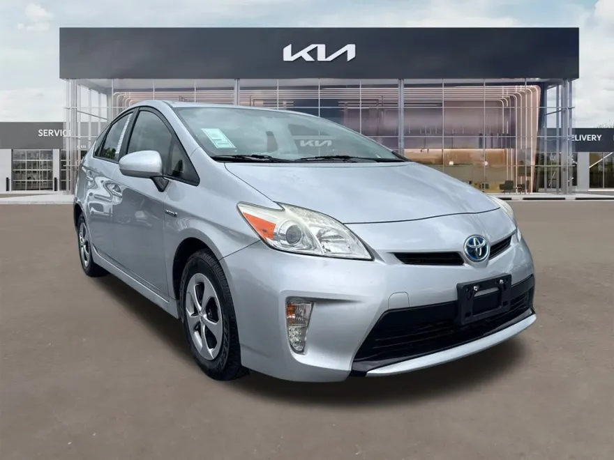 2015 Toyota Prius Four photo 1