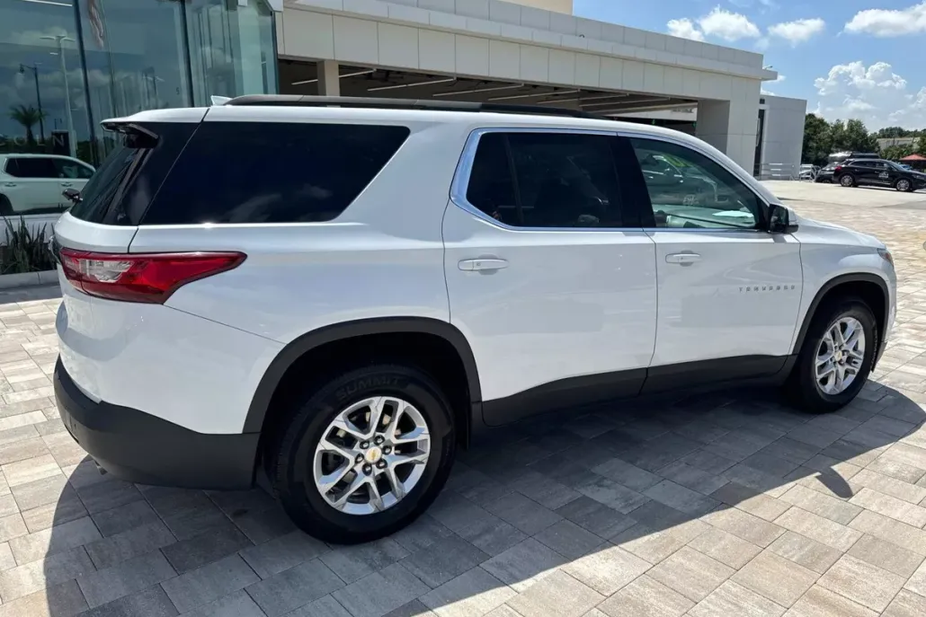 2021 Chevrolet Traverse Leather photo 1