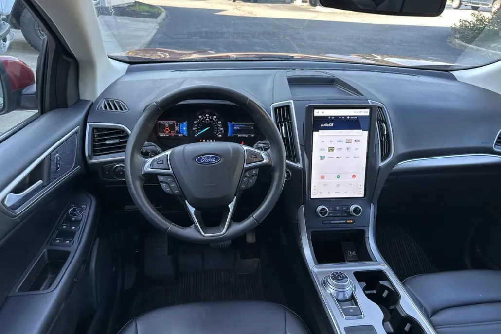 2022 Ford Edge SEL photo 1