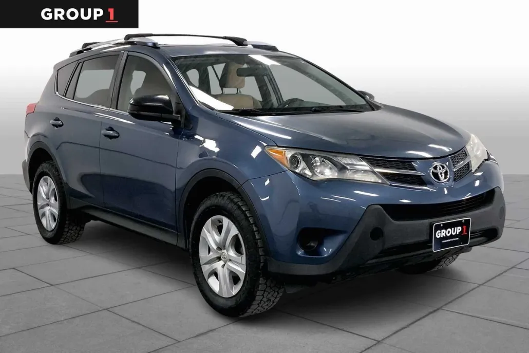 2013 Toyota RAV4 LE photo 1